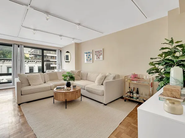 166 E 61st St APT 5D, New York, NY 10065