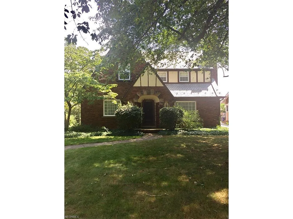 2121 Riverside Dr photo 1