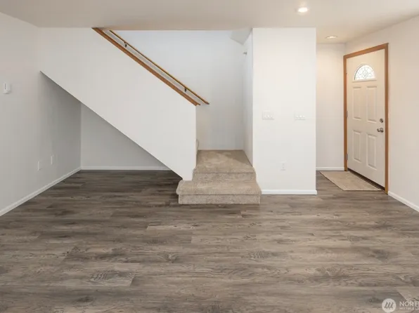 15702 Admiralty Way APT C, Lynnwood, WA 98087