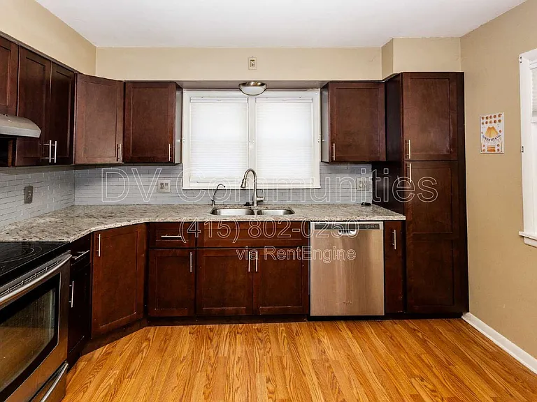 2421 12th St — Photo 6
