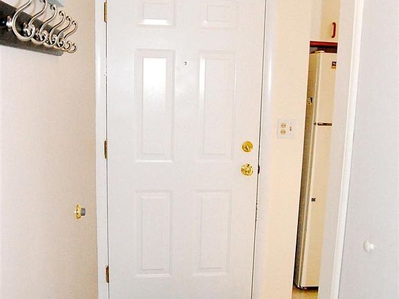 3rd image of 390 Hartman Ln