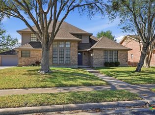 305 Windrock Dr, Victoria, TX 77904