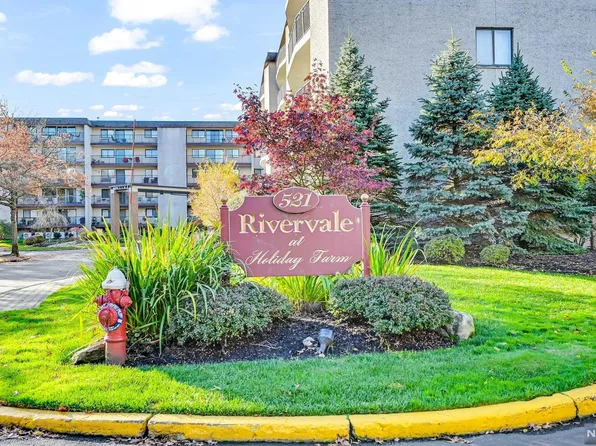 521 Piermont Ave APT 330, Westwood, NJ 07675