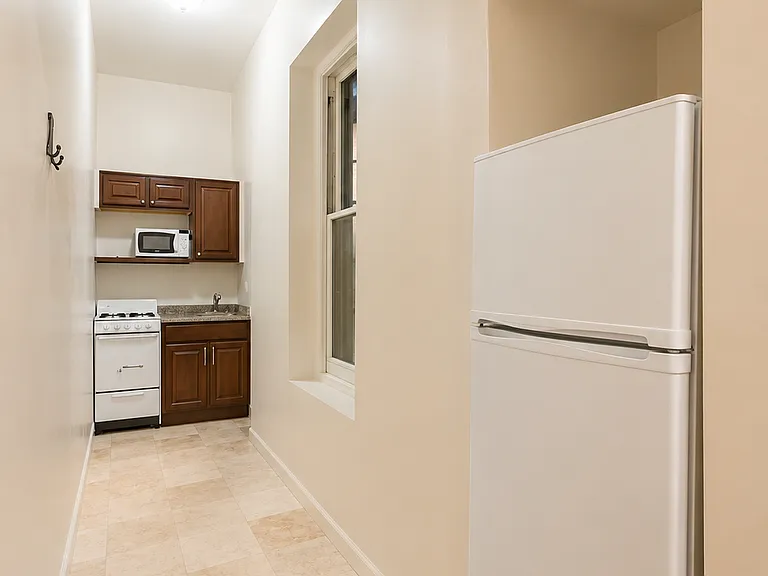 208 W 80th St #1A — Photo 3