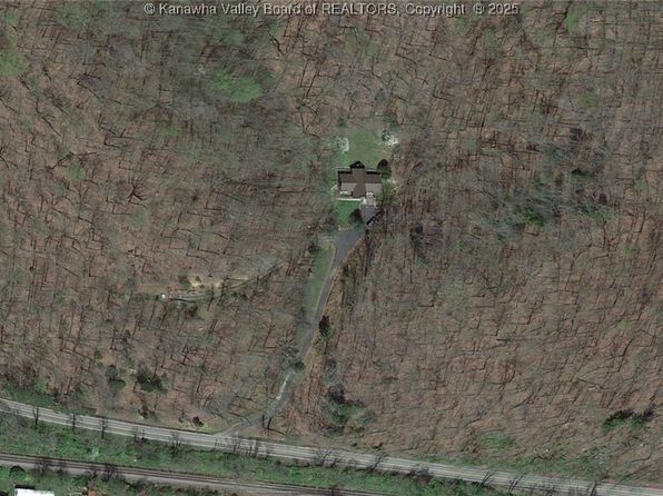 390 Madison Ave, Madison, WV 25130