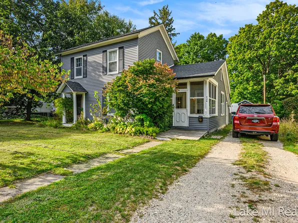 426 W Bridge St, Plainwell, MI 49080