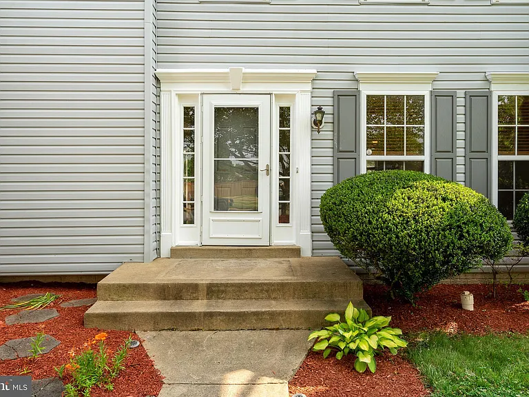 5783 Rhode Island Dr — Photo 3