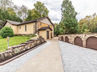 13885 Pont Rd, Springboro, PA 16435