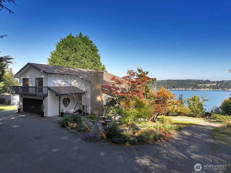 2nd image of 4721 Honeymoon Bay Road