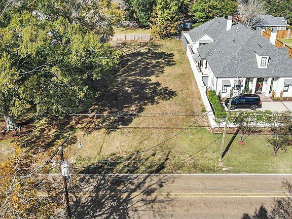 4th image of 7027 Goodwood Ave