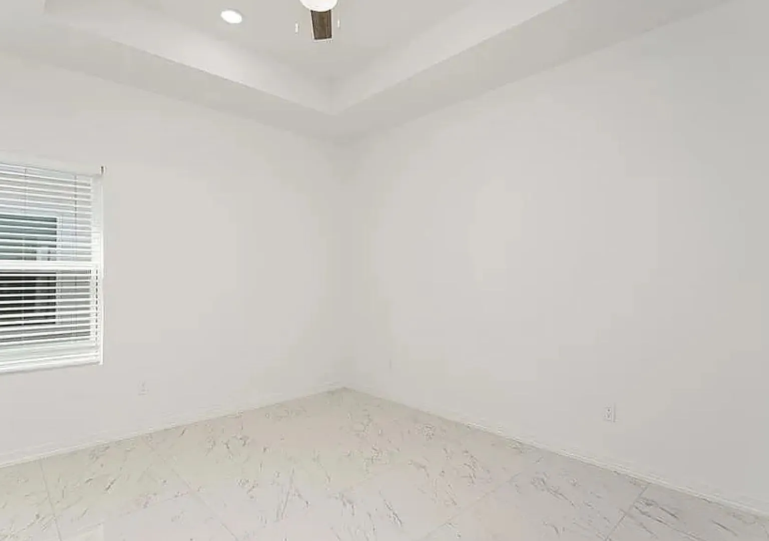 3 bed, 1075 sqft, $1,300 — Photo 4