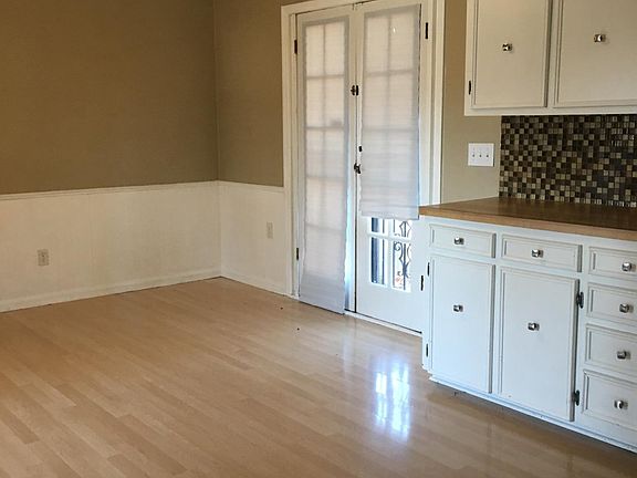 Dinning room. French doors to deck