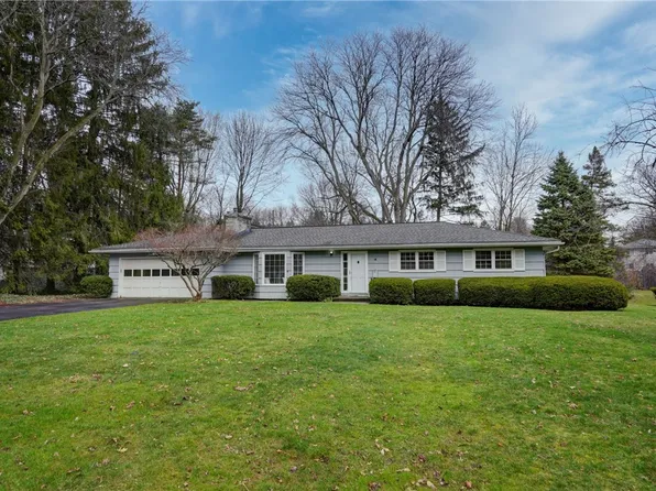 14 Courtenay Cir, Pittsford, NY 14534