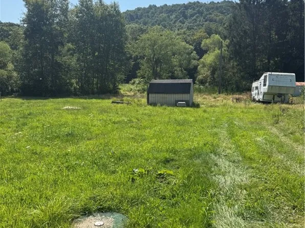 126 Hillview Ln, Melcroft, PA 15462