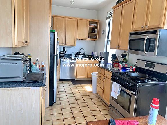 5th image of 2512 N Southport Ave #Ch2