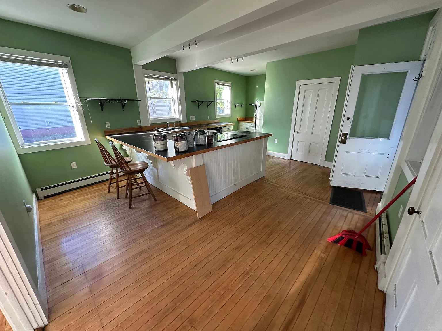 3 bed, 1.5 bath, 1566 sqft, $2,545 — Photo 2