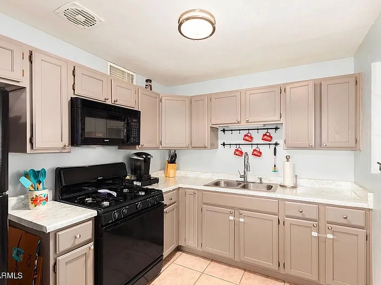 2711 W Carson Dr — Photo 11