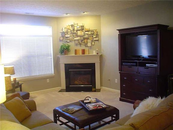 3rd image of 7234 Wyatt Ln