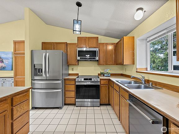 4th image of 7545 Bridge Place NE