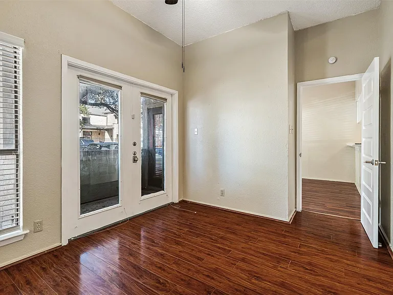 807 W 25th St #104 — Photo 22