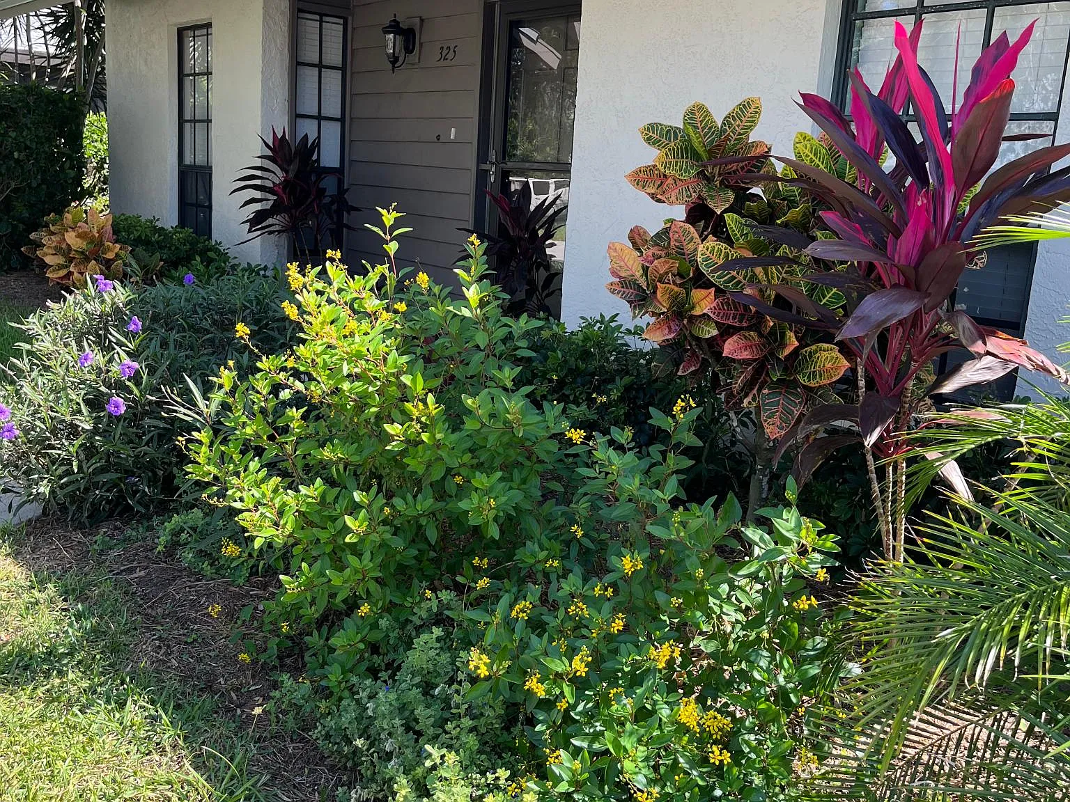 325 Windrush Loop — Photo 2