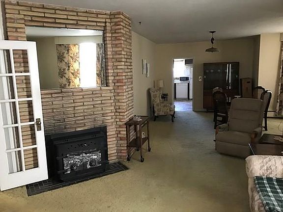 5th image of 305 Jackson St