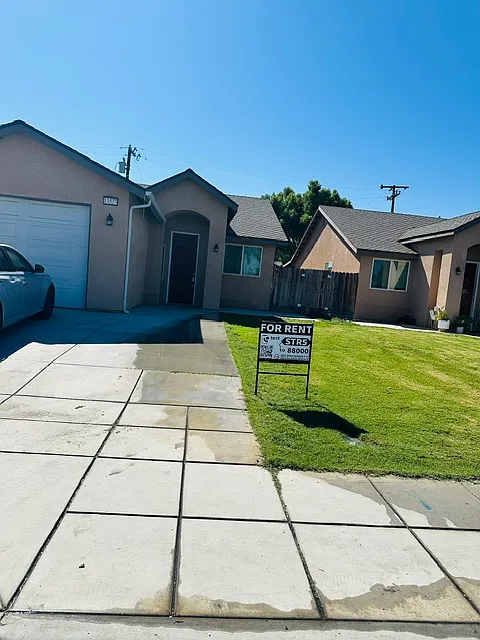 3 bed, $2,200 — Photo 1