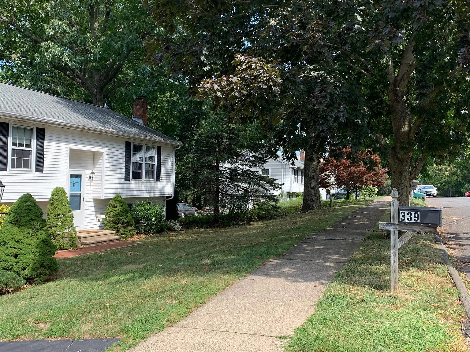 5 bed, 2.5 bath, 1626 sqft, $4,300 — Photo 2