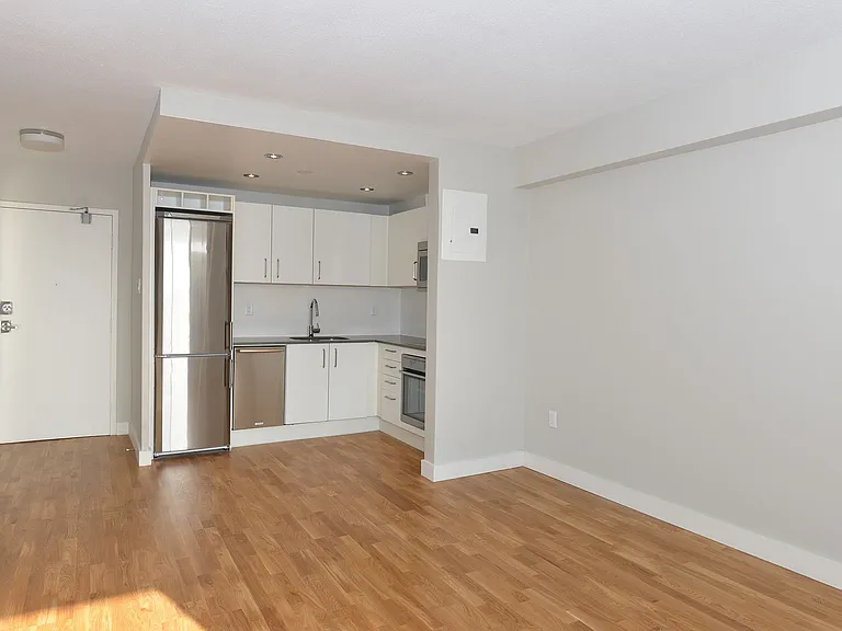 230 Oak St — Photo 46