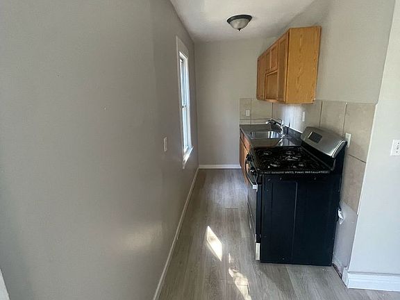 2nd image of 734 Orchard St