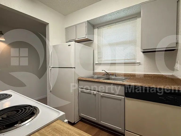 410 Bryan St #17 — Photo 8