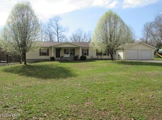 670 Deerfield Rd, Walnut Hill, IL 62893