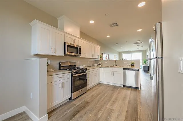 1316 E Grand Ave #104 — Photo 16