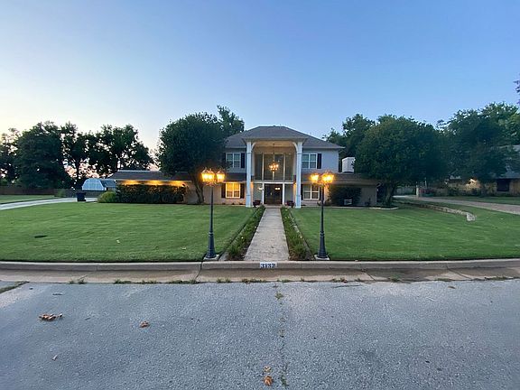 3rd image of 3132 N Lakeview Manor Dr