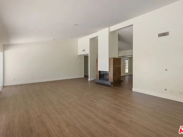 22427 De Kalb Dr — Photo 12