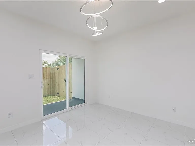 1910 Sunset Dr — Photo 6