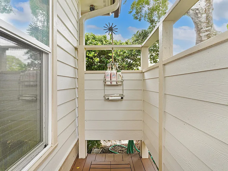 500 Turnberry Ln — Photo 42