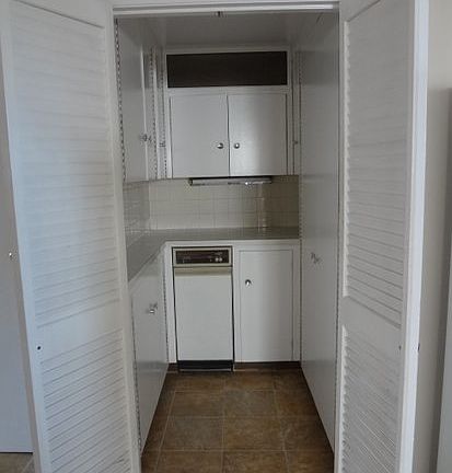Storage...wet bar?