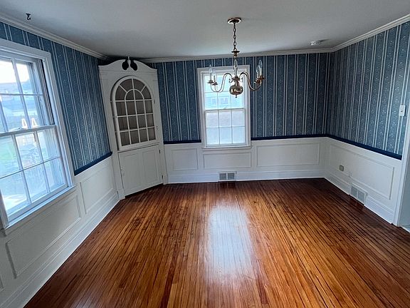 5th image of 22 Louvaine Dr