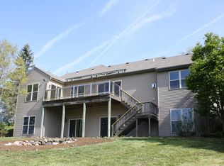 N39W27421 Hillside Grv, Pewaukee, WI