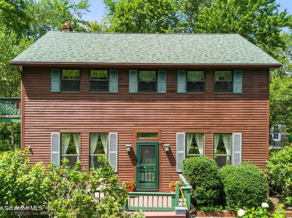 103 Elmhurst Blvd, Roaring Brook Township, PA 18444