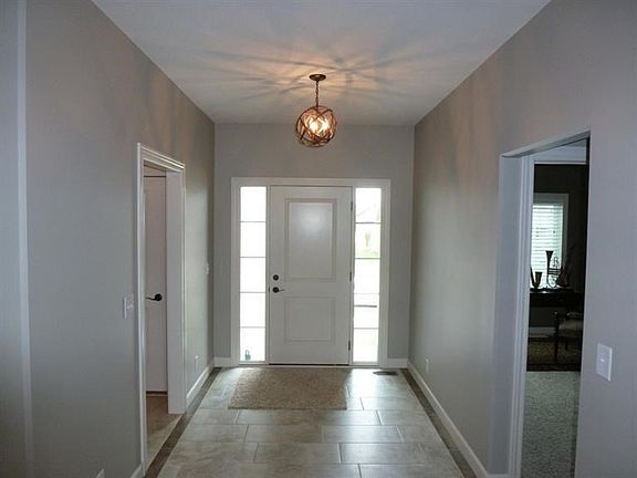 2nd image of 2911 Hoy St