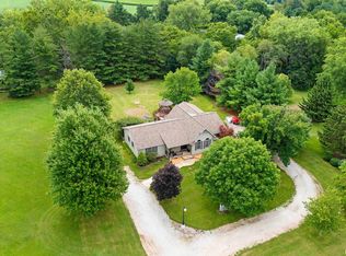 9008 N Willow Dr, Edwards, IL 61528