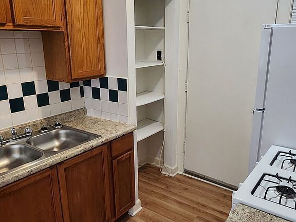 Kitchen & Pantry