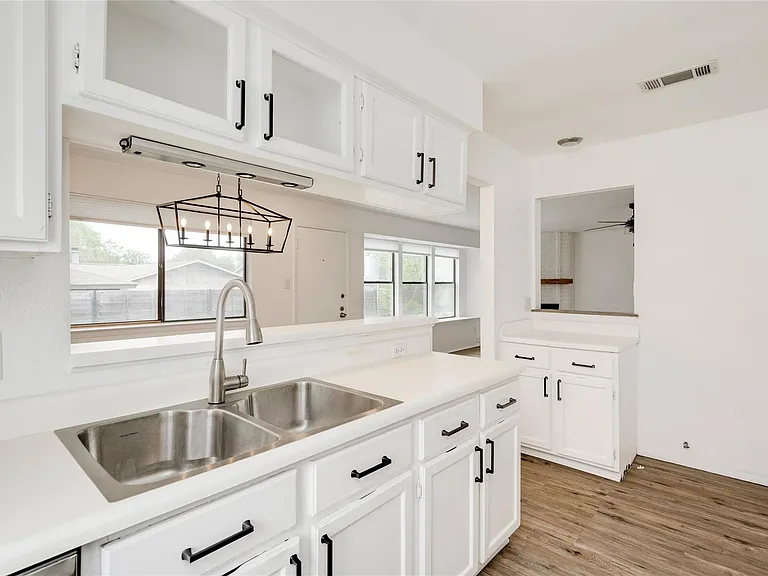 6705 Lancret Hill Dr — Photo 11