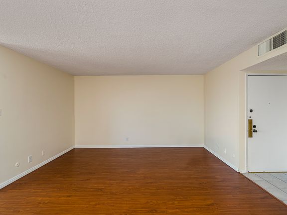 2nd image of 1377 S Beverly Glen Blvd #1B-1Ba