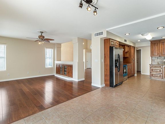 4th image of 1331 E Angela Dr