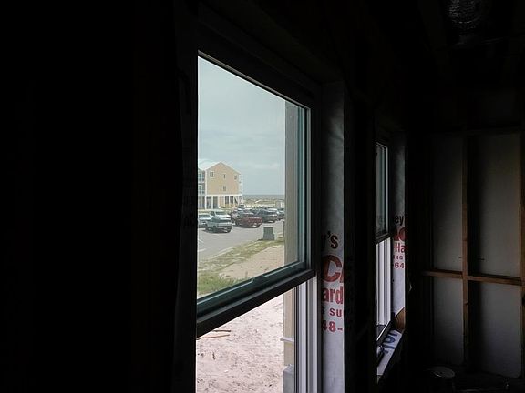 5th image of 106 37th St