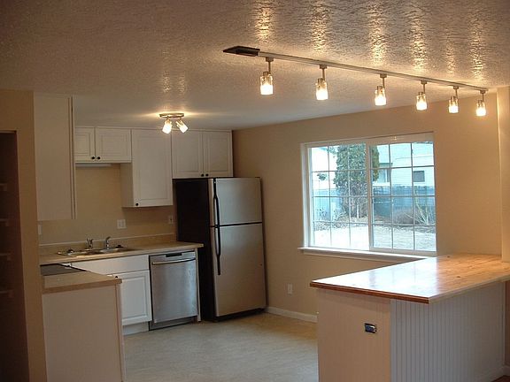5th image of 188 SE Williamson Dr