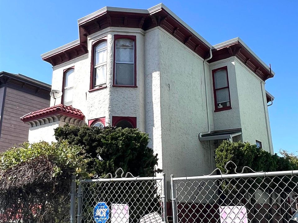 2nd image of 684 18th St